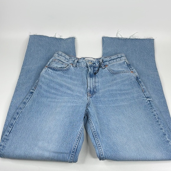 Zara Denim - ZARA high rise wide leg light wash raw hem jeans size 6
